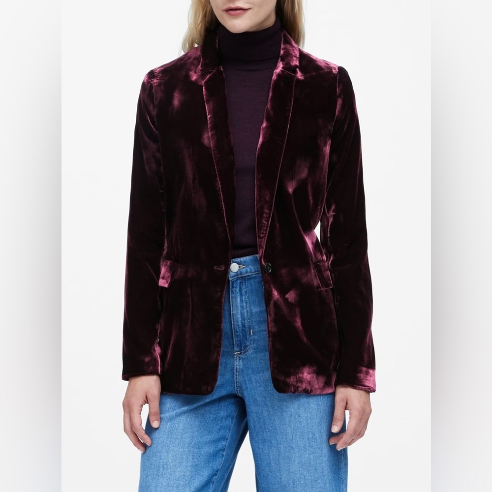 BNWT- Banana Republic Velvet Blazer, size 0